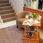 Victoria Hotel 3*