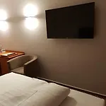 Victoria Hotel 3*