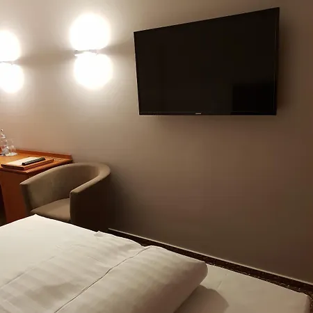 Victoria Hotel 3*
