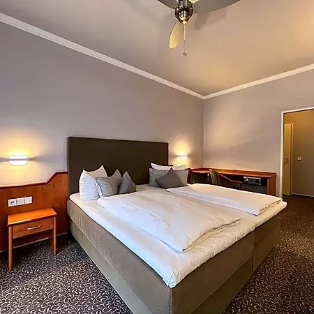 Victoria Hotel 3*