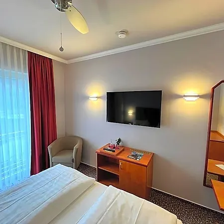 Victoria Hotel 3*