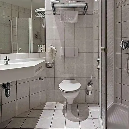 Victoria Hotel 3*
